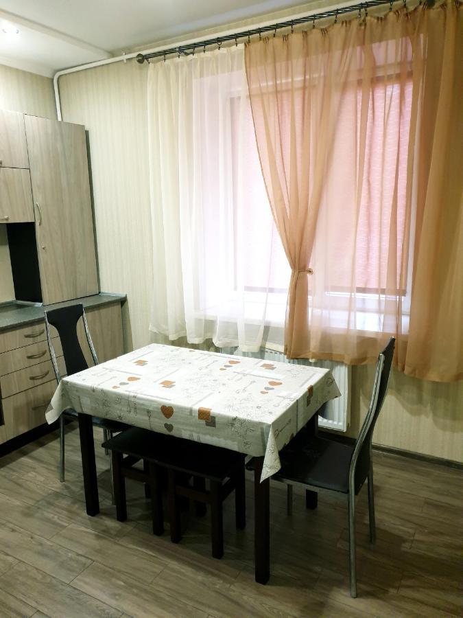 Apartment On Kravchuka, 11B ルーツィク エクステリア 写真