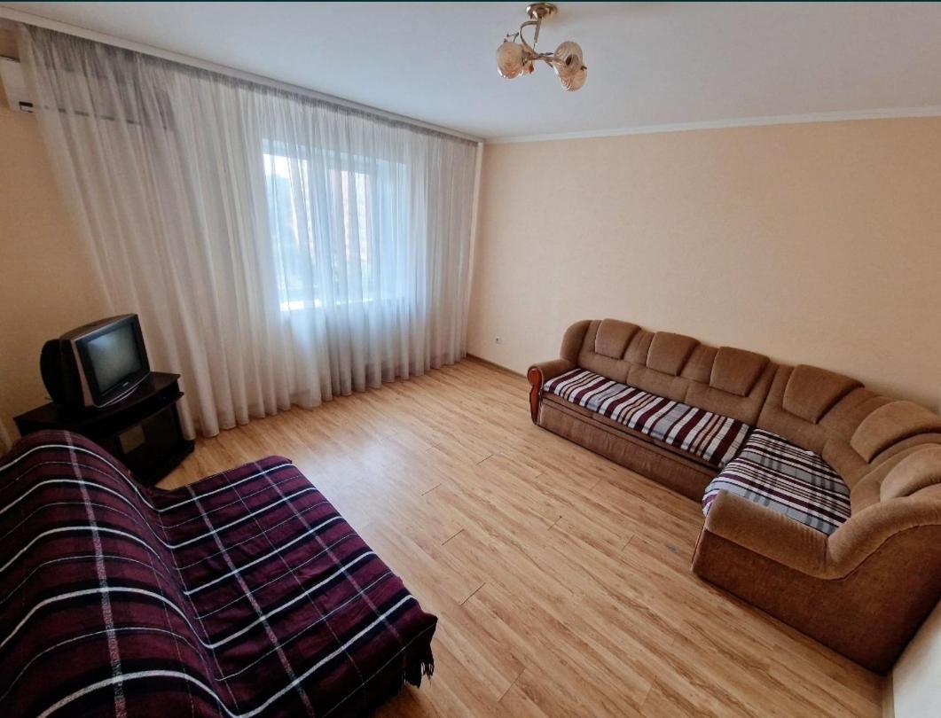 Apartment On Kravchuka, 11B ルーツィク エクステリア 写真