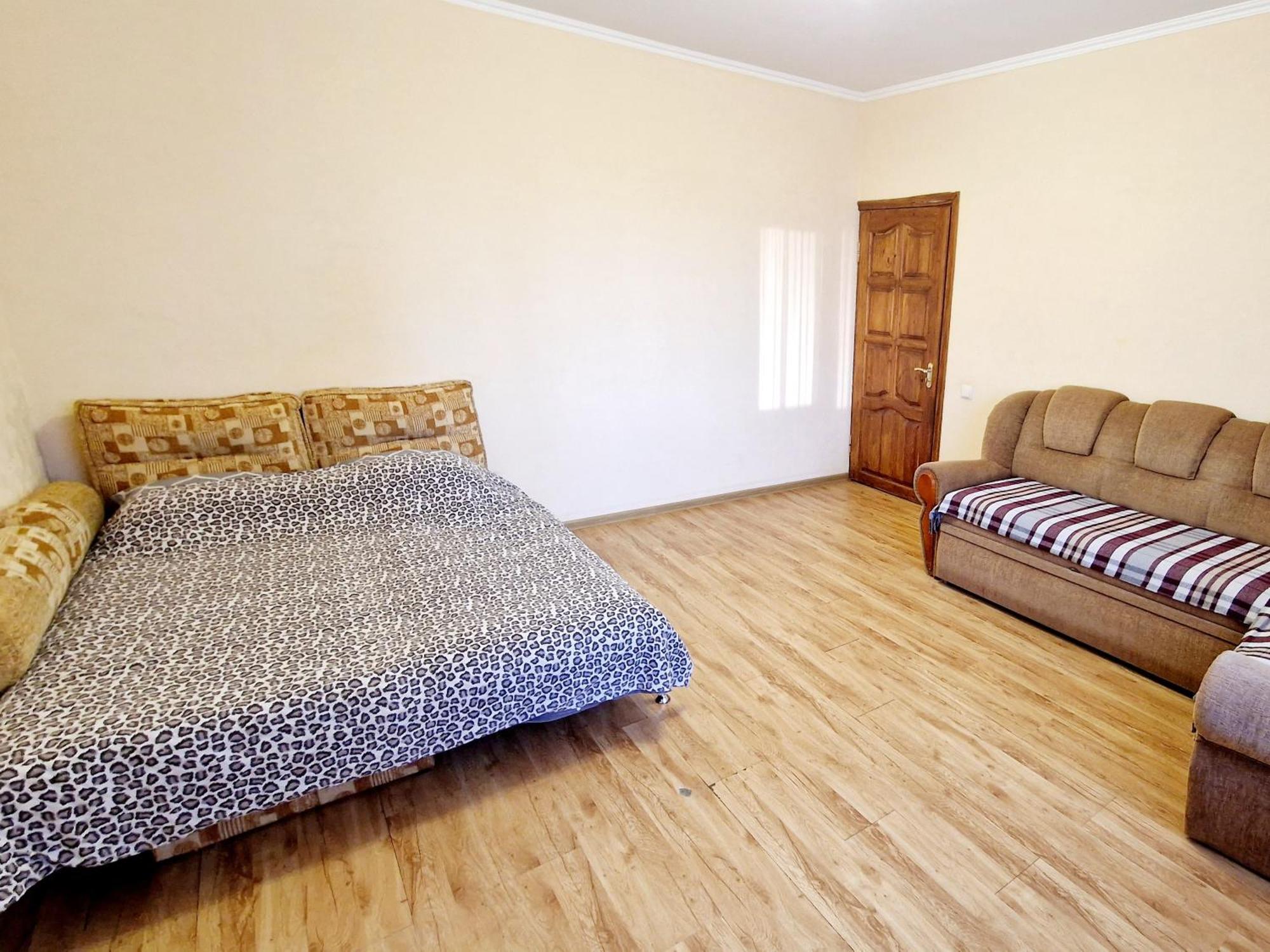 Apartment On Kravchuka, 11B ルーツィク エクステリア 写真