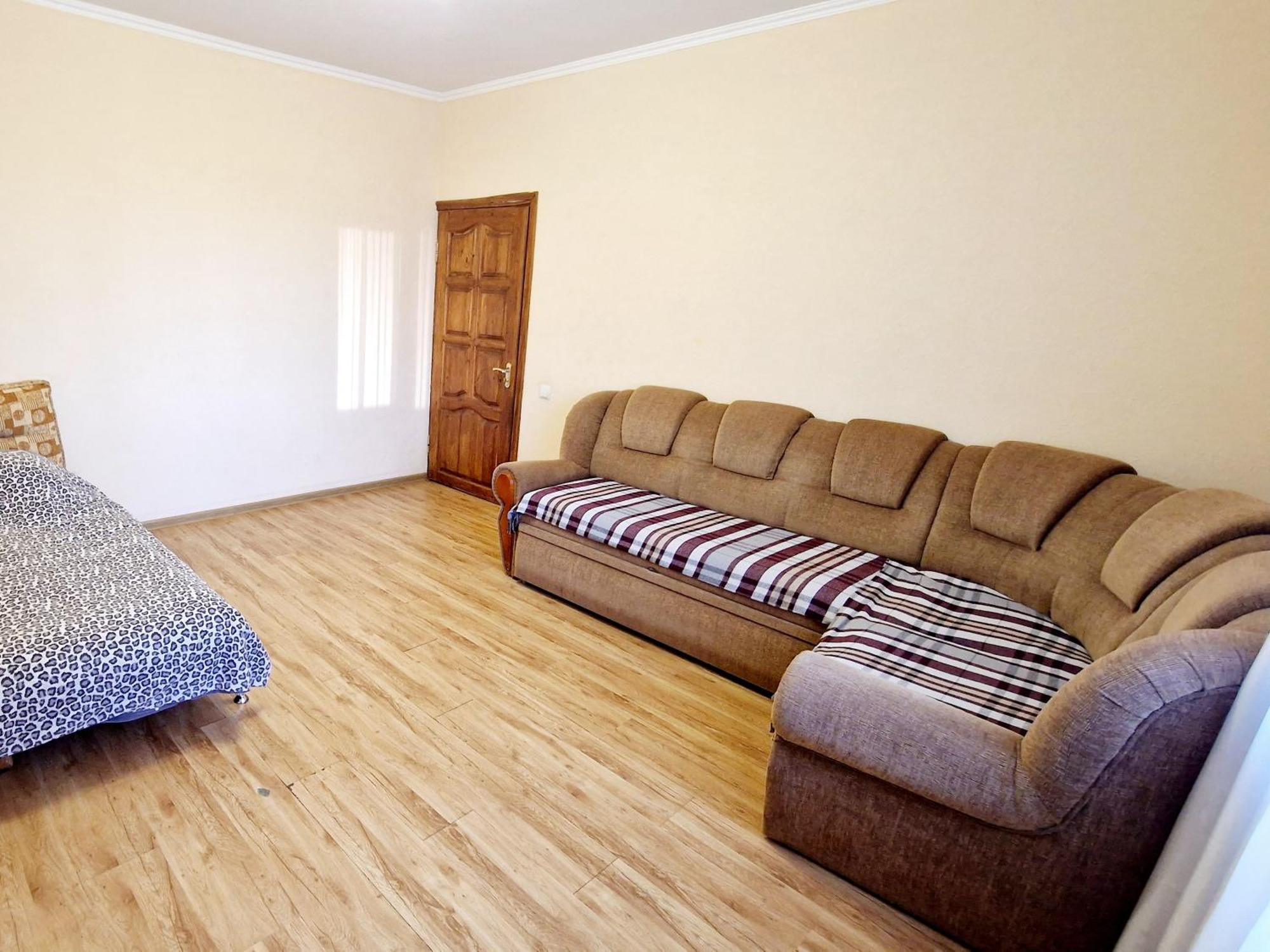 Apartment On Kravchuka, 11B ルーツィク エクステリア 写真